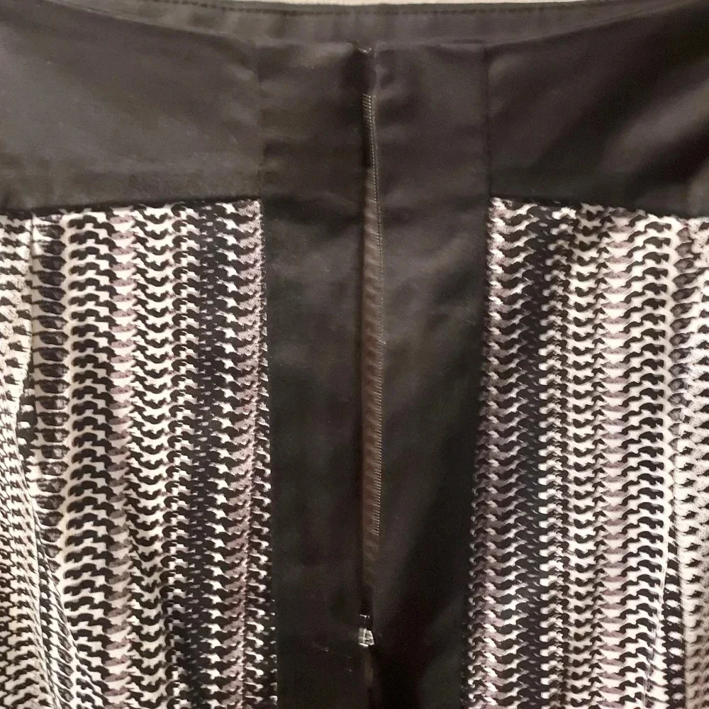 eci New York Black and White Printed Pencil Skirt in Size 14